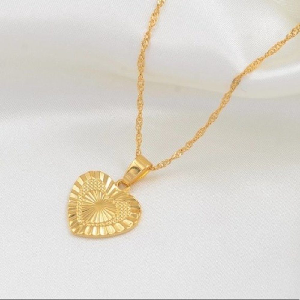 NEW Heart pendant necklace gold chain necklace